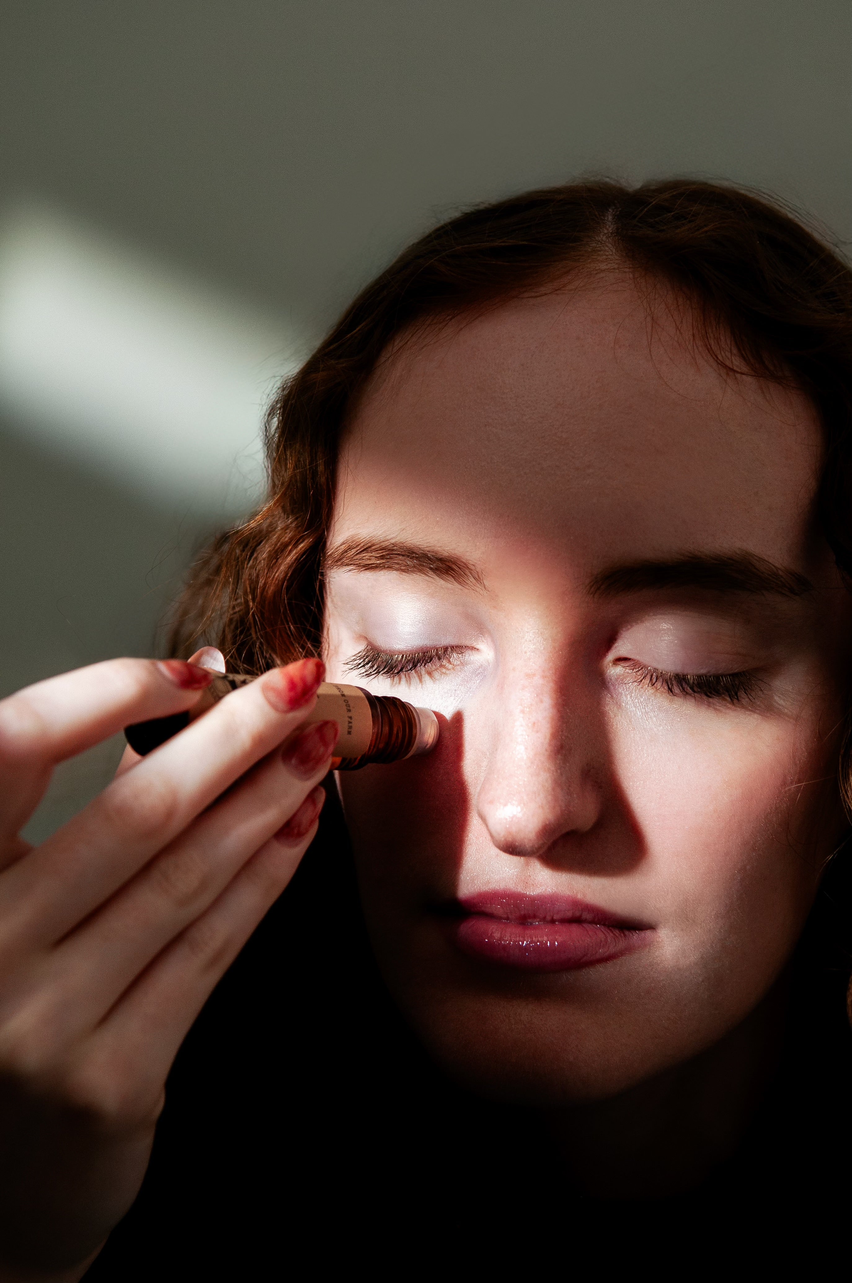 Eye Oil: Brightening and Moisturizing